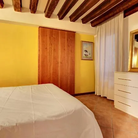 Elegante Con Da Letto Vicinissimo A Via Garibaldi Apartment Venice