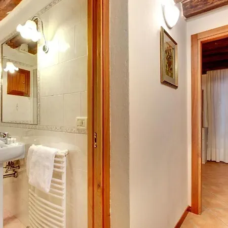 Elegante Con Da Letto Vicinissimo A Via Garibaldi Apartment