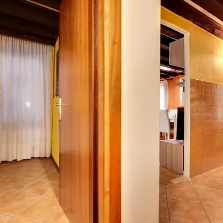 Elegante Con Da Letto Vicinissimo A Via Garibaldi Apartment Venice