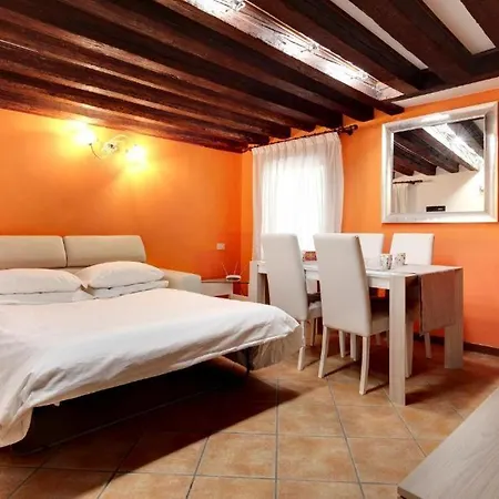Elegante Con Da Letto Vicinissimo A Via Garibaldi Apartment Venice